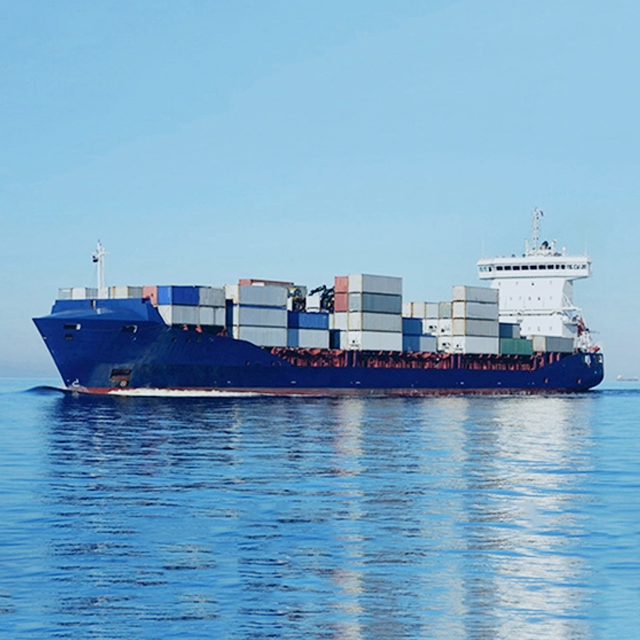 Nave portacontainer con gru ultra grande da 20000 tonnellate