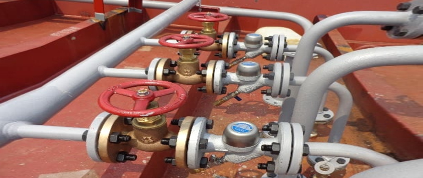 Pulizia a vapore per petroliera