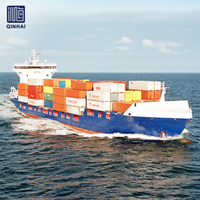 Nave portacontainer per trasporto marino ultra grande