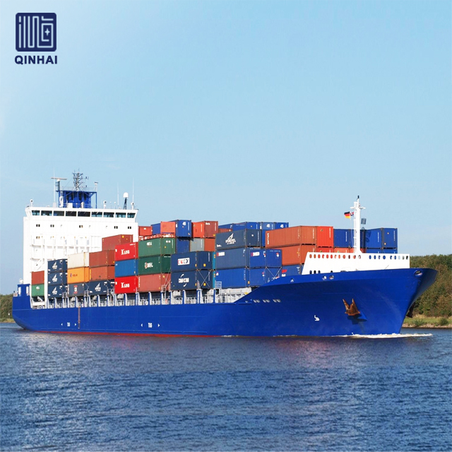 Nave portacontainer per trasporto marino ultra grande